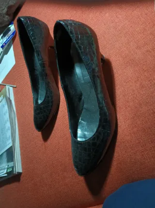 Scarpe décolleté nere effetto coccodrillo