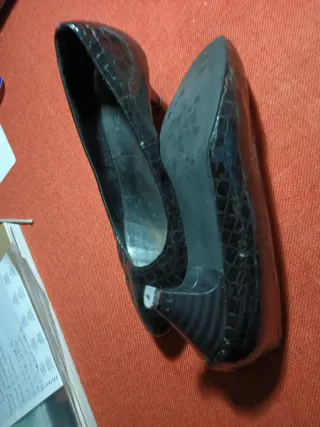 Scarpe décolleté nere effetto coccodrillo