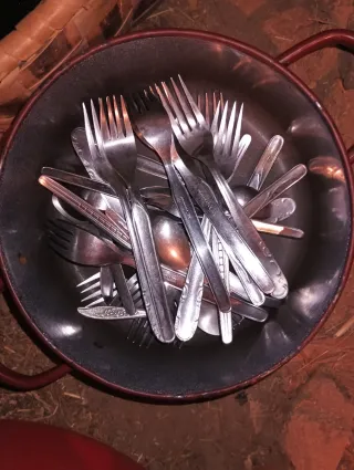 Juego de cubiertos de metal