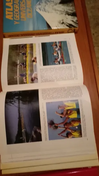 3 libros de deportes + 1 atlas antiguo