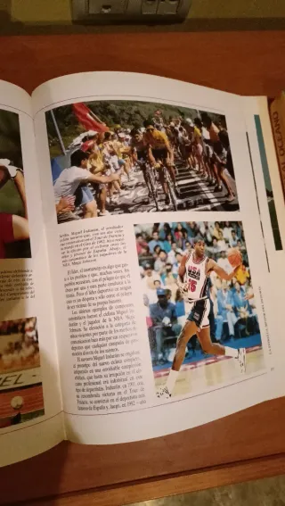 3 libros de deportes + 1 atlas antiguo