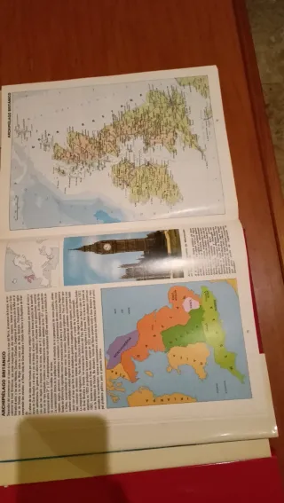 3 libros de deportes + 1 atlas antiguo