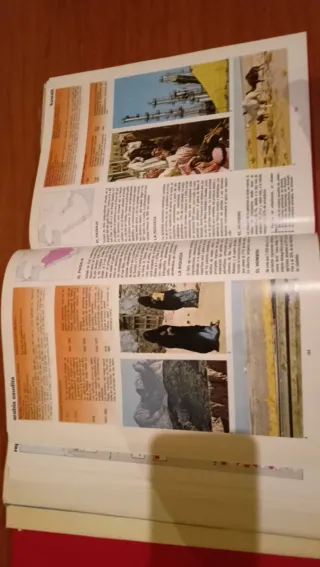 3 libros de deportes + 1 atlas antiguo