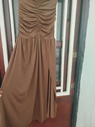 Vestido largo marrón espalda descubierta