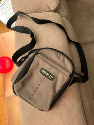 Bolso bandolera chico TRUNK CO beige