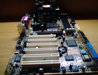 Placa Base ASUS P4B533 + Pentium IV