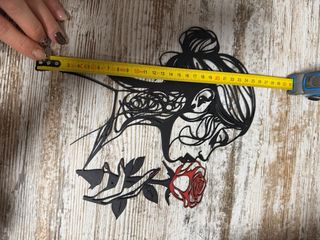 Silueta mujer con flor 3D