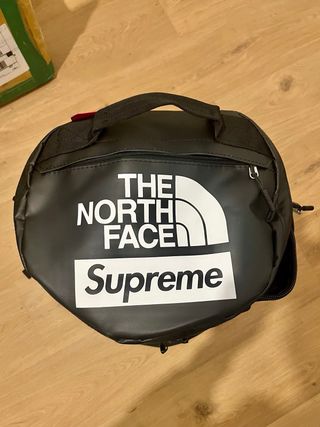 Mochila North Face colaboracion supreme nueva !