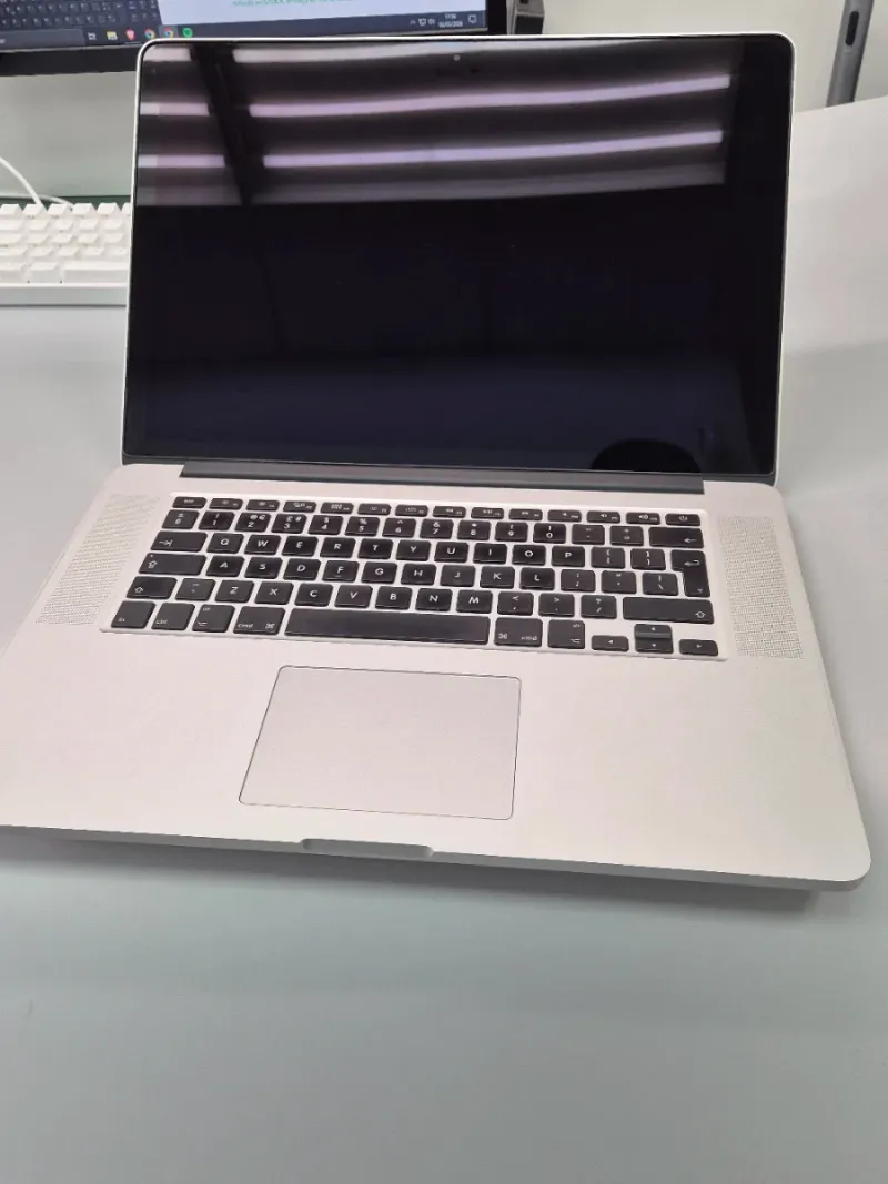 Apple MacBook Pro A1398 Plata afbeelding 2