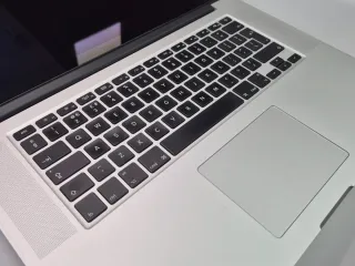 Apple MacBook Pro A1398 Plata