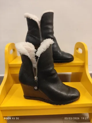 Botines Michael Kors negras con cuña