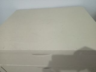 Hasta el 15 Cajonera beige de madera