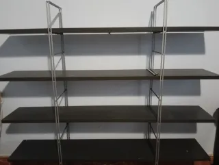 Estantería metálica decorativa