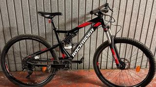 Bicicleta Rockrider Negra y Roja