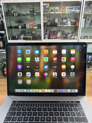 MacBook Pro 15 2018 i7 16GB RAM 500GB SSD