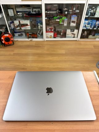 MacBook Pro 15 2018 i7 16GB RAM 500GB SSD