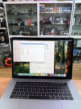 MacBook Pro 15 2018 i7 16GB RAM 500GB SSD