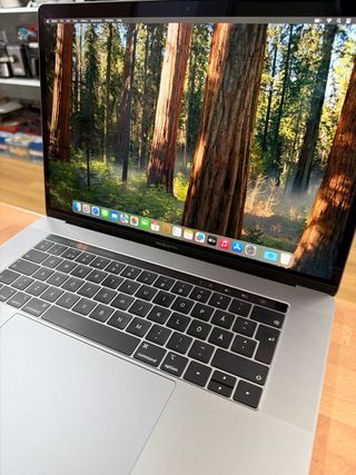 MacBook Pro 15 2018 i7 16GB RAM 500GB SSD