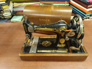 Máquina de coser Singer antigua