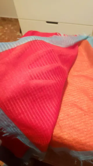 Pañuelo con diseño geométrico