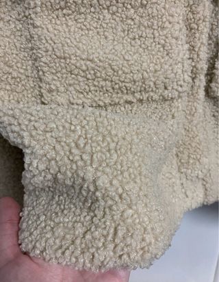 Chaqueta peluche beige crop