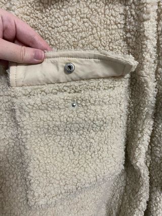 Chaqueta peluche beige crop