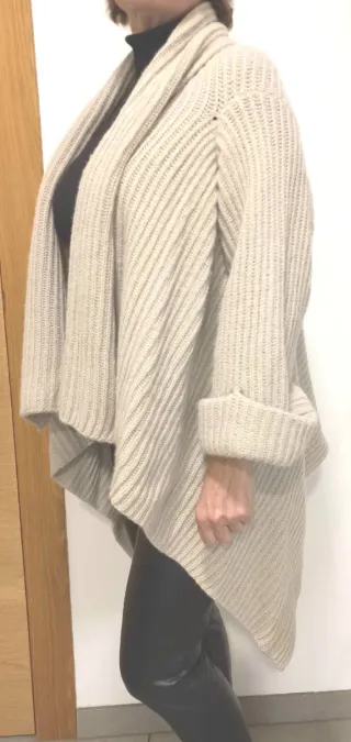 Abrigo Massimo Dutti de punto. Talla M.