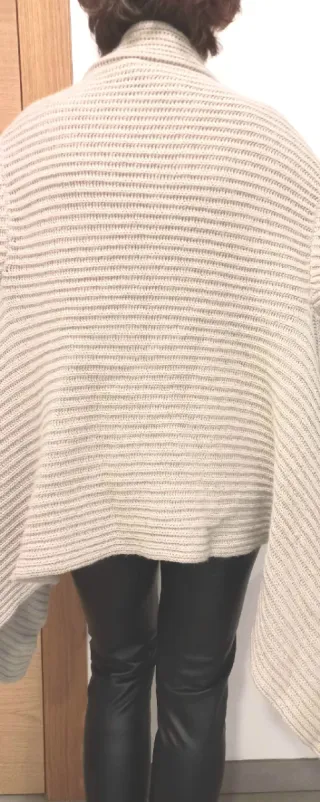 Abrigo Massimo Dutti de punto. Talla M.