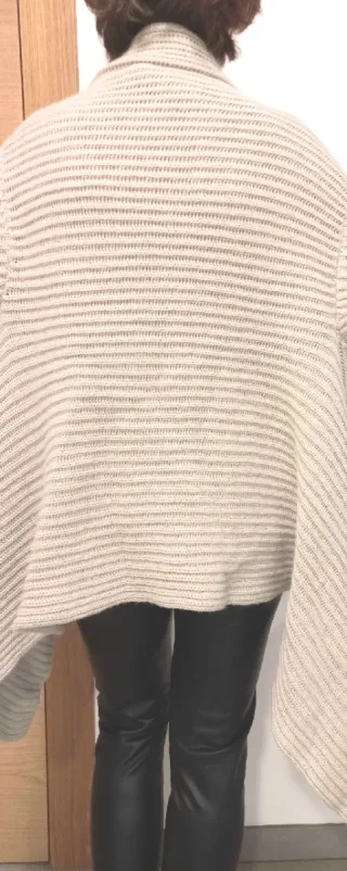 Abrigo Massimo Dutti de punto. Talla M.