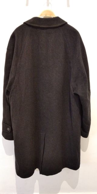 Elegante abrigo Bugatti negro