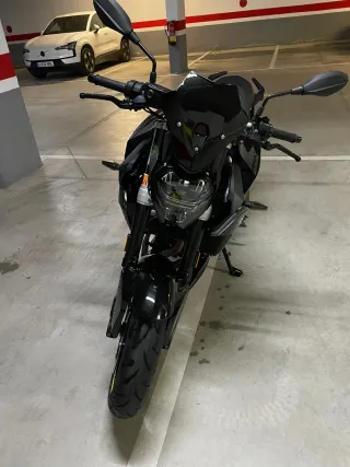 BMW F900R tripe blak año 2023