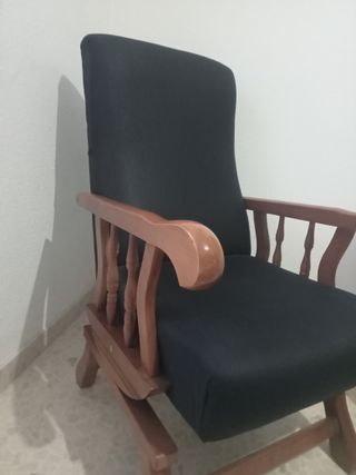 DISPONIBLE HASTA FIN MES Butaca de tela y madera