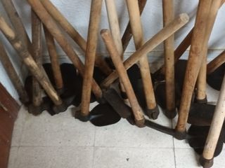 Lote 120 Azadas, para antigüedad y para trabajar