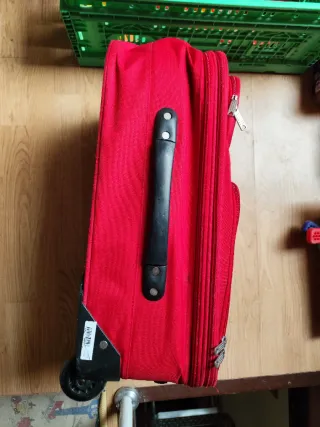 Maleta de viaje roja