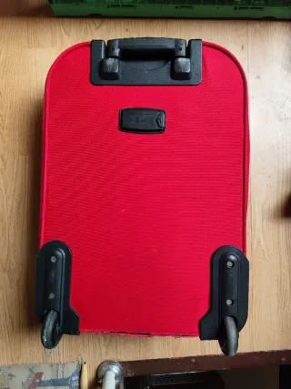 Maleta de viaje roja