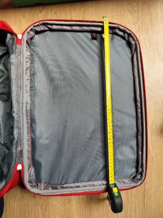 Maleta de viaje roja