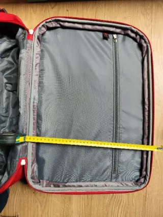 Maleta de viaje roja