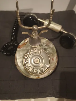 Teléfono antiguo de sobremesa