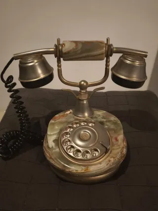 Teléfono antiguo de sobremesa