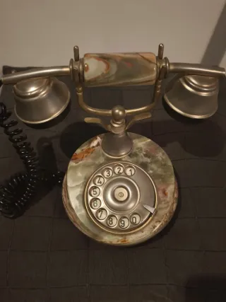 Teléfono antiguo de sobremesa