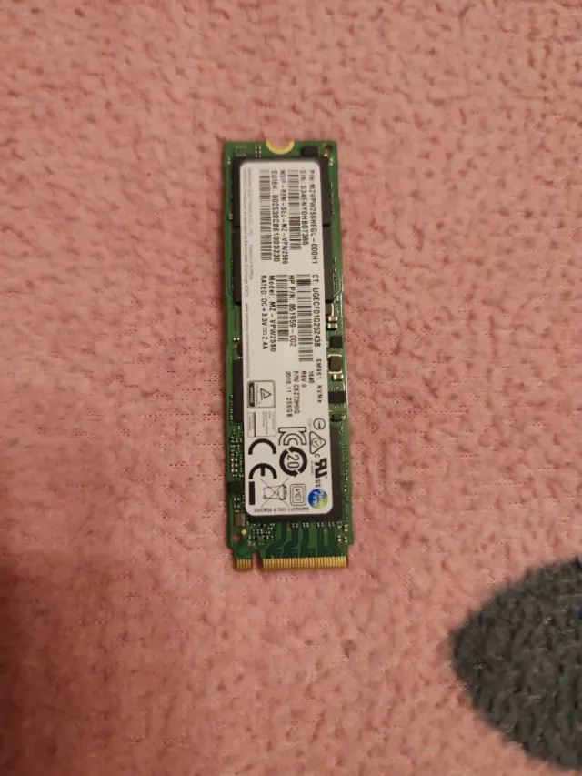 Lote de cuatro SSD M.2 NVMe Samsung 256GB