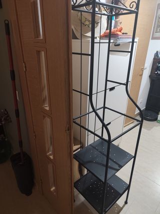 Estantería metálica negra