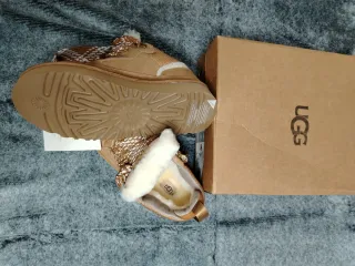 Botas UGG Lowmel Mujer Marrón/Dorado