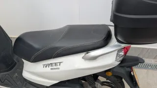 Peugeot Tweet Blanca