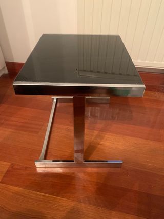 Mesita auxiliar cristal y metal
