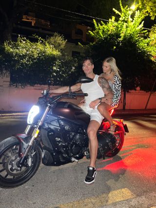 Benelli 502C 2019 + 2 Cascos