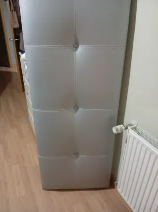 Cabecero de piel sintética plateado