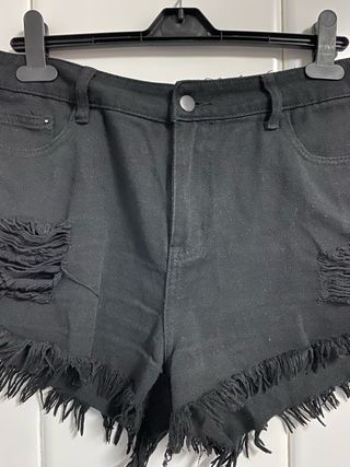 Shorts vaqueros negros rotos