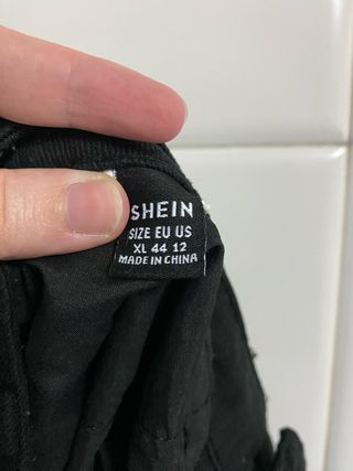 Shorts vaqueros negros rotos