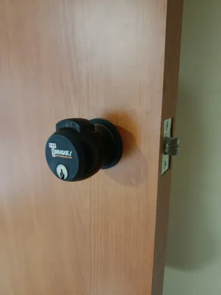 Tabiques madera con puerta y aislante • 3'90×4'20